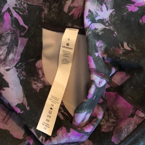 Gorgeous LuluLemon WunderUnder leggings - Picture 3 of 3